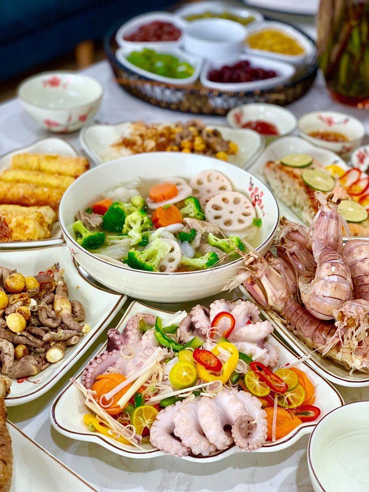 Vợ đảm khoe những mâm cơm đãi khách ngon tới nỗi dân mạng phải thốt lên đầu bếp phương nào?-19