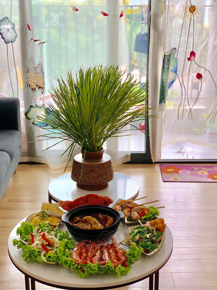 Vợ đảm khoe những mâm cơm đãi khách ngon tới nỗi dân mạng phải thốt lên đầu bếp phương nào?-18