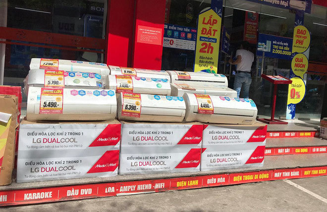 Điều hòa bán đổ đống trên vỉa hè, giá chỉ bằng chiếc quạt máy-2