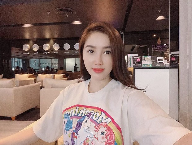 Từ ngày có chồng, Bảo Thy ngày càng ăn mặc trẻ trung hơn trước-12