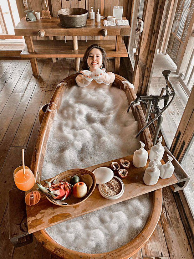 Từ ngày có chồng, Bảo Thy ngày càng ăn mặc trẻ trung hơn trước-2