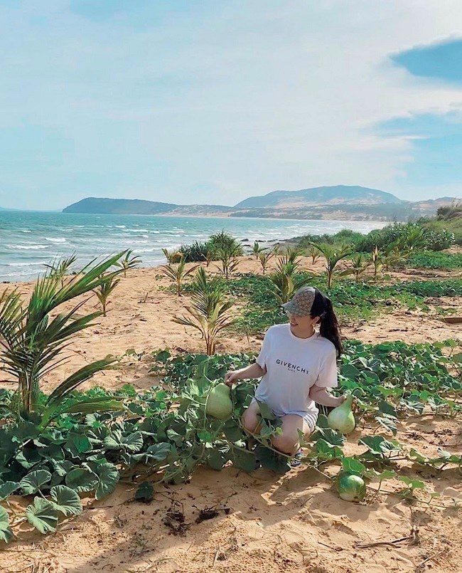 Từ ngày có chồng, Bảo Thy ngày càng ăn mặc trẻ trung hơn trước-3