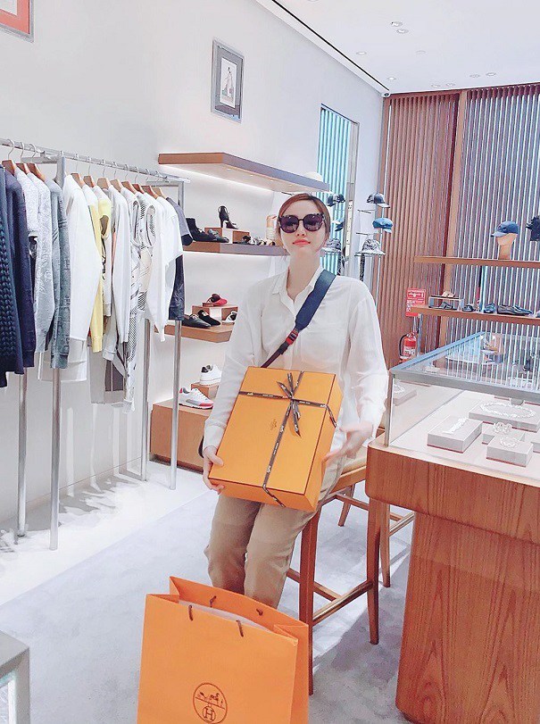 Từ ngày có chồng, Bảo Thy ngày càng ăn mặc trẻ trung hơn trước-17