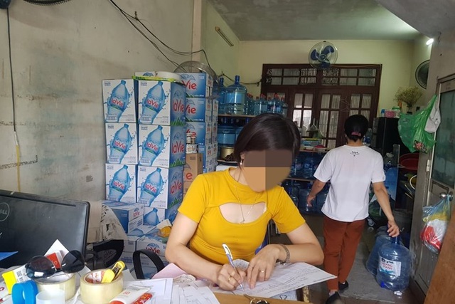 Bát nháo” nước uống đóng bình cung cấp trong trường học-1