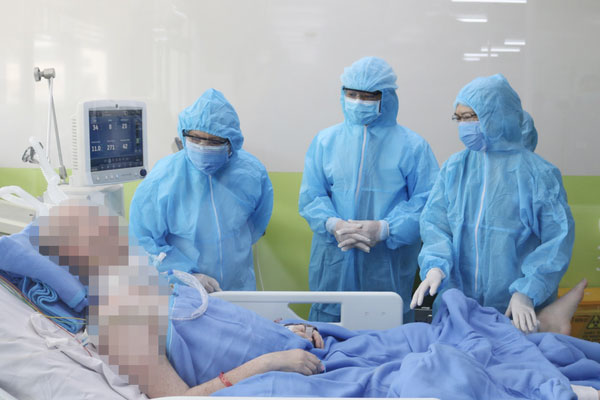 Tin vui: Bệnh nhân phi công người Anh đã ngưng được thở máy-2