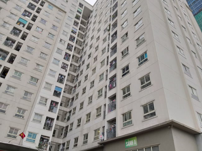 Nồi cơm điện rơi từ tầng cao chung cư ở Hà Nội vỡ tung tóe không ai nhận trách nhiệm-2