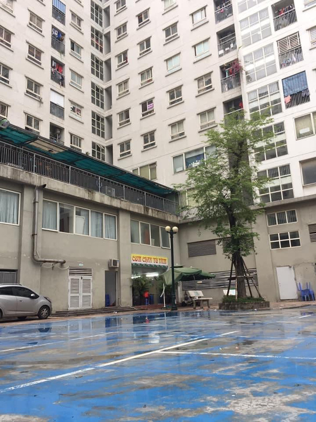 Nồi cơm điện rơi từ tầng cao chung cư ở Hà Nội vỡ tung tóe không ai nhận trách nhiệm-5