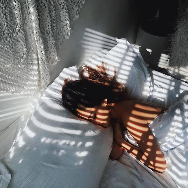 Mặc kệ ai chê cười, phụ nữ càng hay thực hiện 4 thói quen xấu” này thì cơ thể càng khỏe mạnh, sống lâu hơn hẳn người khác-1