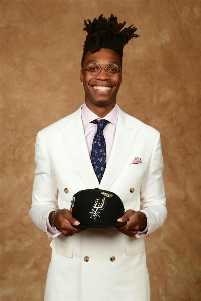 Câu chuyện đẫm nước mắt ẩn sau mái tóc kỳ dị của ngôi sao NBA-2