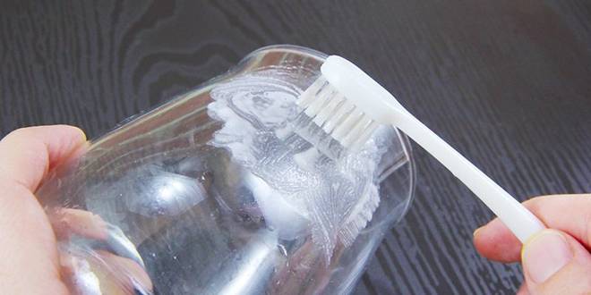 Đồ thủy tinh ố vàng đừng vứt đi, dùng 1 nắm nguyên liệu này sẽ khiến chúng sáng choang-3