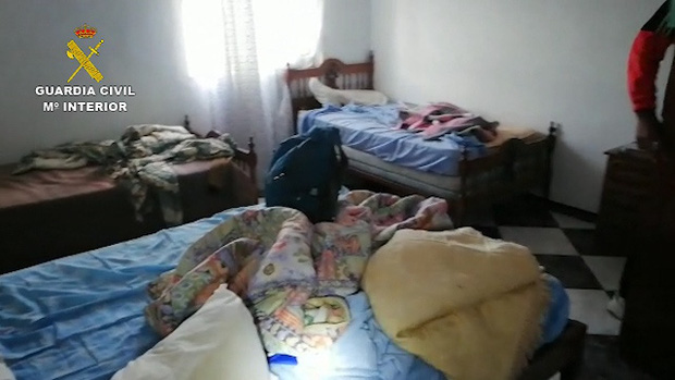 Mong muốn xuất ngoại để đổi đời, 7 cầu thủ Nam Mỹ bị lừa biến thành nô lệ tình dục-1