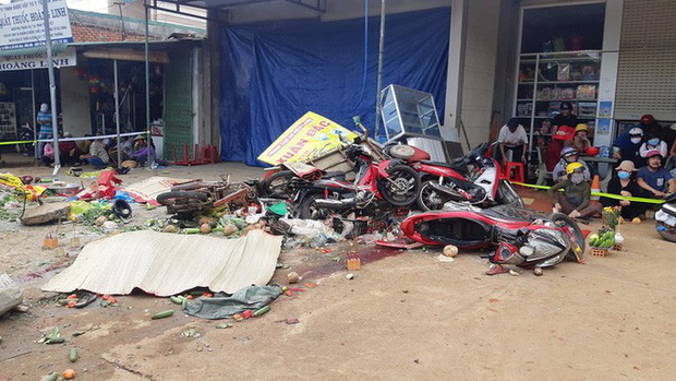 CLIP: Khoảnh khắc xe tải lao vào chợ làm 5 người chết, 5 người bị thương-1