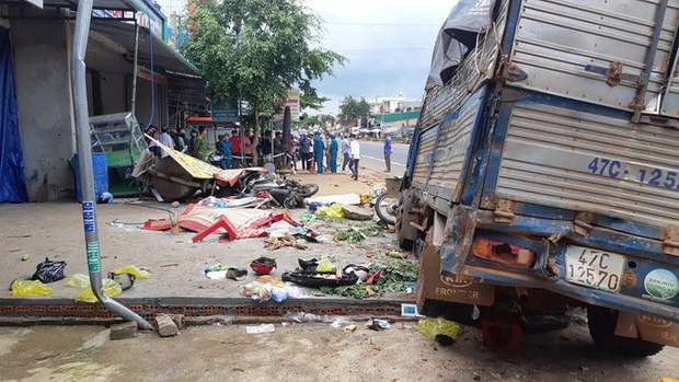 CLIP: Khoảnh khắc xe tải lao vào chợ làm 5 người chết, 5 người bị thương-5