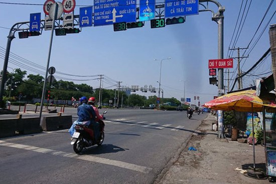 Khi nào phương tiện được vượt đèn vàng theo dự thảo luật mới?
