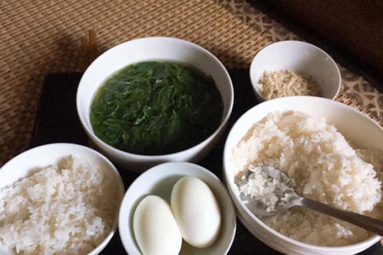 Mẹ chồng cho ăn cơm cữ liền 1 tuần với trứng luộc, con dâu nghĩ ra một