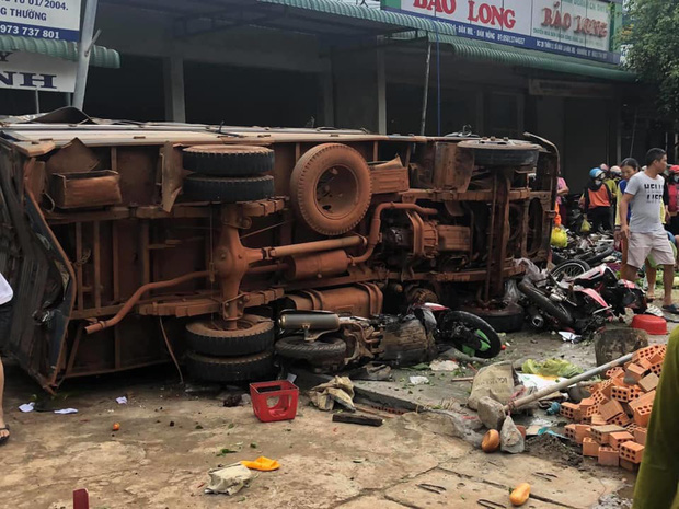 Nhân chứng kể lại phút giây kinh hoàng khi ô tô lao vào chợ ở Đắk Nông: Con quay lại thì thấy mẹ và nhiều người bị xe tải đè lên, la hét khủng khiếp!-6