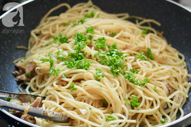 Chỉ 15 phút tôi cũng làm được món mì Ý xào ngon xuất sắc cho bữa trưa cuối tuần-6