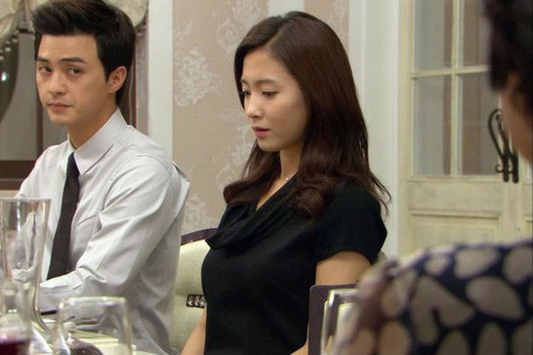 Ngày đầu về ra mắt nhưng lỡ tay làm vỡ bát nên bị nói chẳng làm được gì nên hồn, cô gái đáp trả cứng rắn trước mặt bao người nhà bạn trai-3