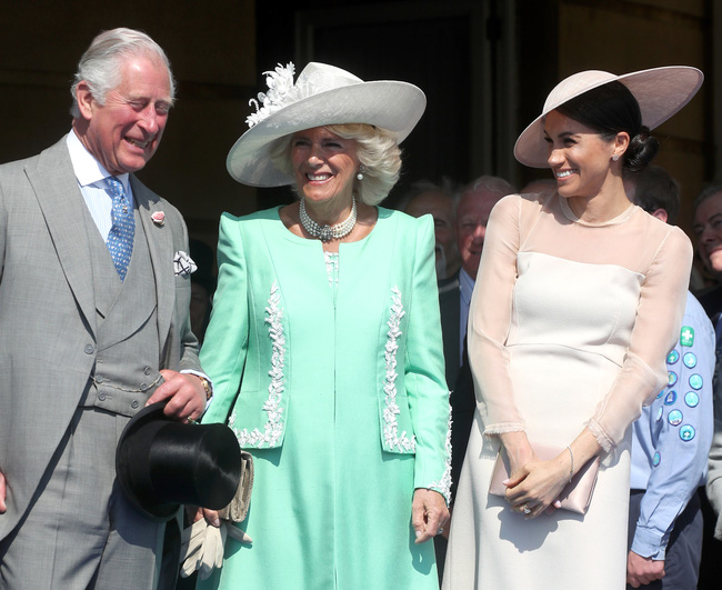 Tiết lộ mới gây sốc: Meghan Markle bắt đầu rạn nứt với gia đình nhà chồng chỉ 4 ngày sau hôn lễ cổ tích với nguyên nhân đặc biệt-4