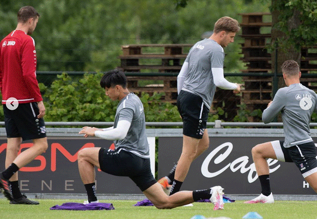 Văn Hậu bị phát hiện có hình xăm sau gáy nhờ tấm hình chụp vu vơ của CLB chủ quản-1