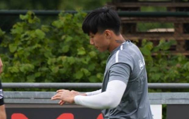 Văn Hậu bị phát hiện có hình xăm sau gáy nhờ tấm hình chụp vu vơ của CLB chủ quản-2