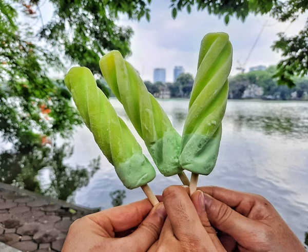 7 món ăn vặt đáng thử một lần quanh phố đi bộ Hà Nội-7