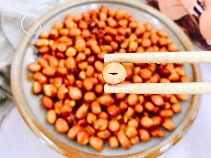 Làm lạc rang muối đừng cho ngay dầu vào, thêm một bước nữa lạc giòn 1 tuần không ỉu-6