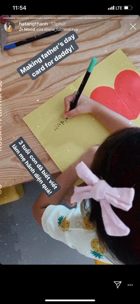 Công chúa nhỏ nhà Hà Tăng mới 3 tuổi đã biết viết chữ và làm thiệp tặng bố khiến mẹ phải thốt lên: Hãnh diện quá”-1