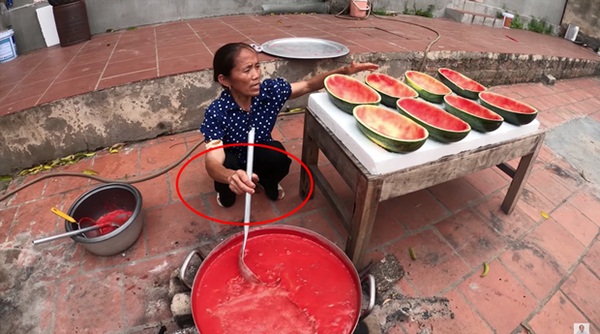 Bà Tân Vlog bị chê để móng tay bẩn làm đồ ăn nhưng lời giải thích sẽ khiến ai cũng phải gật đầu đồng tình-3