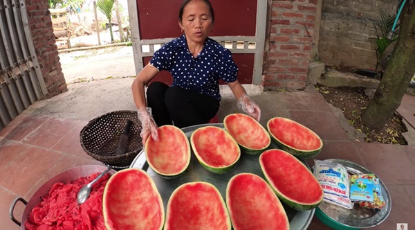 Bà Tân Vlog bị chê để móng tay bẩn làm đồ ăn nhưng lời giải thích sẽ khiến ai cũng phải gật đầu đồng tình-5