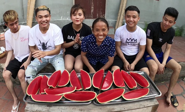 Bà Tân Vlog bị chê để móng tay bẩn làm đồ ăn nhưng lời giải thích sẽ khiến ai cũng phải gật đầu đồng tình-6