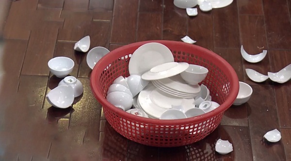 Ngày đầu về ra mắt nhưng lỡ tay làm vỡ bát nên bị nói chẳng làm được gì nên hồn, cô gái đáp trả cứng rắn trước mặt bao người nhà bạn trai-1