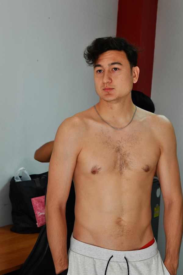 Bùi Tiến Dũng khoe thân hình như tạc tượng khi tập thể hình, đếm không hết múi bụng-3