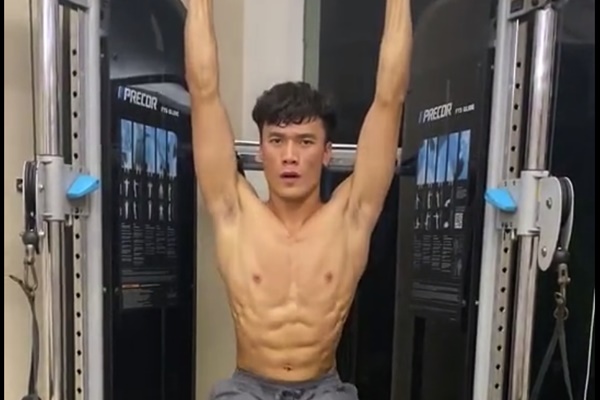 Vua chống đẩy” xăm trổ kín người, cơ bắp cực đẹp: Hít đất” 1200 lần/ngày-6