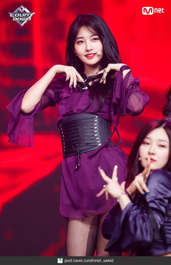 Dàn sao từ Hàn sang Việt đua nhau diện corset khoe eo thon ngực đầy, chiêm ngưỡng rồi chị em nào cũng muốn đu theo ngay-10