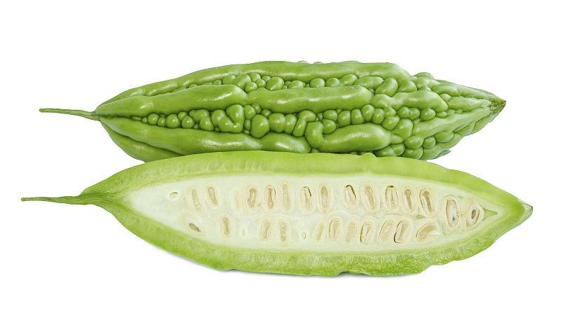 Trước khi xào, cần làm thêm 2 bước để mướp đắng luôn xanh, giòn bớt đắng ai cũng ăn được-1