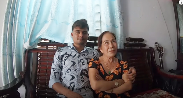 Bị nhiều người nói lấy chồng trẻ ăn bám, cô dâu 65 tuổi bất ngờ tiết lộ công việc hiện tại của chú rể 24 tuổi ở Việt Nam-1