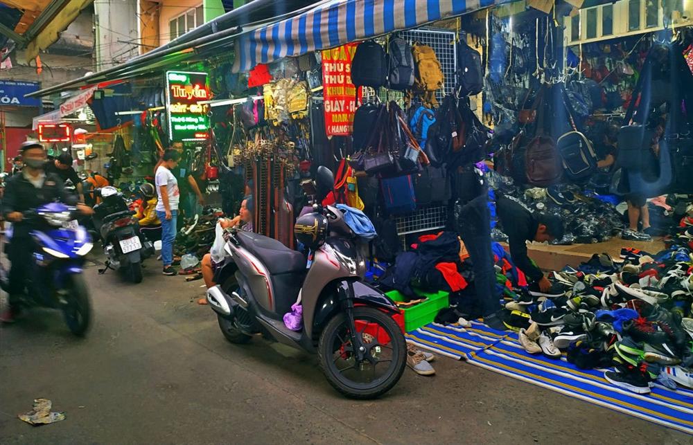 8 khu chợ nổi như cồn cho chị em săn hàng thùng vì đồ cực chất lại rẻ-4
