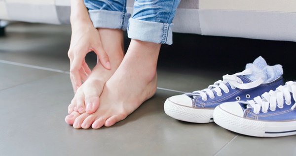 Móng chân chuyển màu đen có thể là nốt ruồi lành tính nhưng nhiều khi cũng là dấu hiệu của các bệnh, bao gồm cả ung thư-3