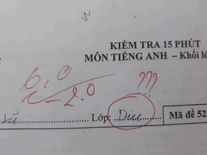 Đang chấm bài, cô giáo bỗng hoang mang cực độ khi phát hiện ra trong trường có 1 lớp mới được mở và chỉ có 1 học sinh-1