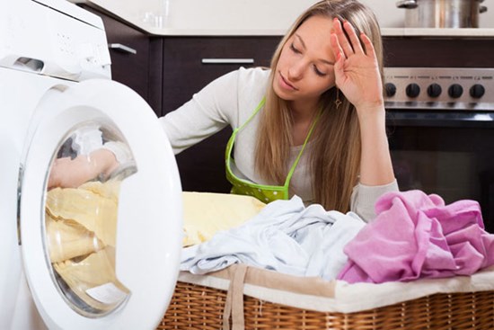 Thử đổ 1 chén muối vào máy giặt, bạn sẽ hối hận vì không biết sớm hơn