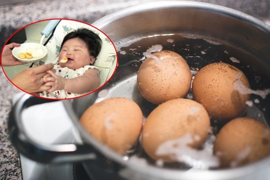 Cháu gái 3 tuổi ngộ độc nặng sau bữa cơm nhà, bà ngoại hối hận vì sai lầm khi luộc trứng gà, rất nhiều gia đình cũng mắc phải