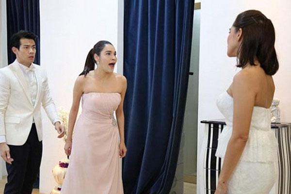 Nửa đêm dậy đi vệ sinh, tôi hết hồn vì bóng người ngoài ban công, nhận ra danh tính chỉ biết ôm mặt khóc nấc-2