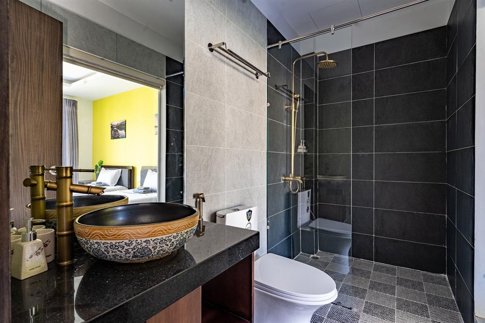 Căn villa giao thoa giữa hiện đại và hoài cổ tại Hội An-10