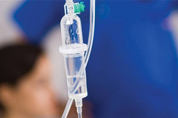 Truyền dịch tại nhà, người phụ nữ 31 tuổi suýt chết-1