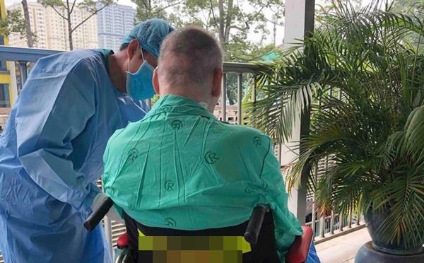 Tình hình mới nhất về sức khỏe phi công người Anh sau 60 giờ cai thở máy-1