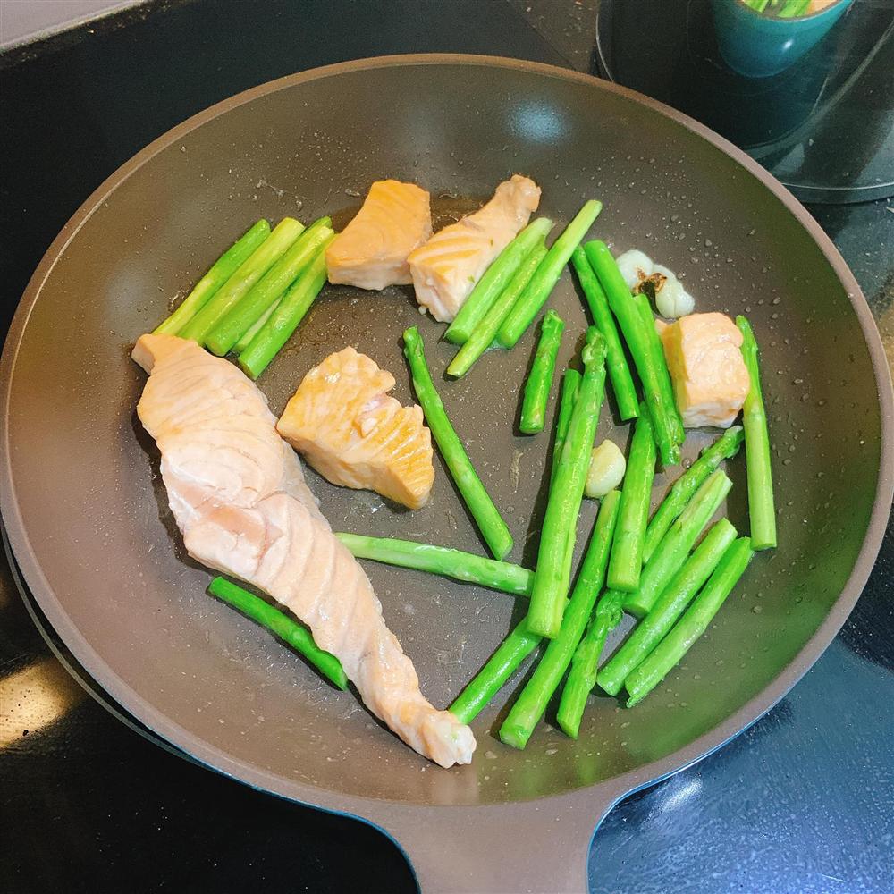 Sinh xong nhìn vẫn như đang bầu bé nữa, Lê Phương lội ngược dòng giảm liền 30kg, khoe ảnh mới khiến fan kinh ngạc-7