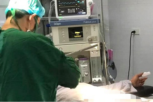 Hai nam thanh niên bị vỡ vật hang khi quan hệ tình dục-2