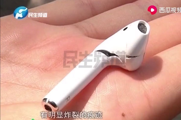 Tai nghe Airpods bất ngờ phát nổ ngay trên tai người dùng-1