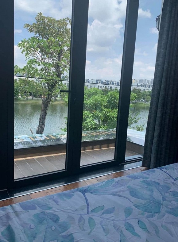 Vân Hugo khoe biệt thự đẹp như mơ ở Sài Gòn-3